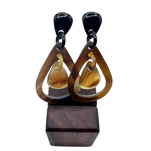 Hand carved Water Buffalo Horn earrings. Each is one of a kind. - Picture 4 of 14